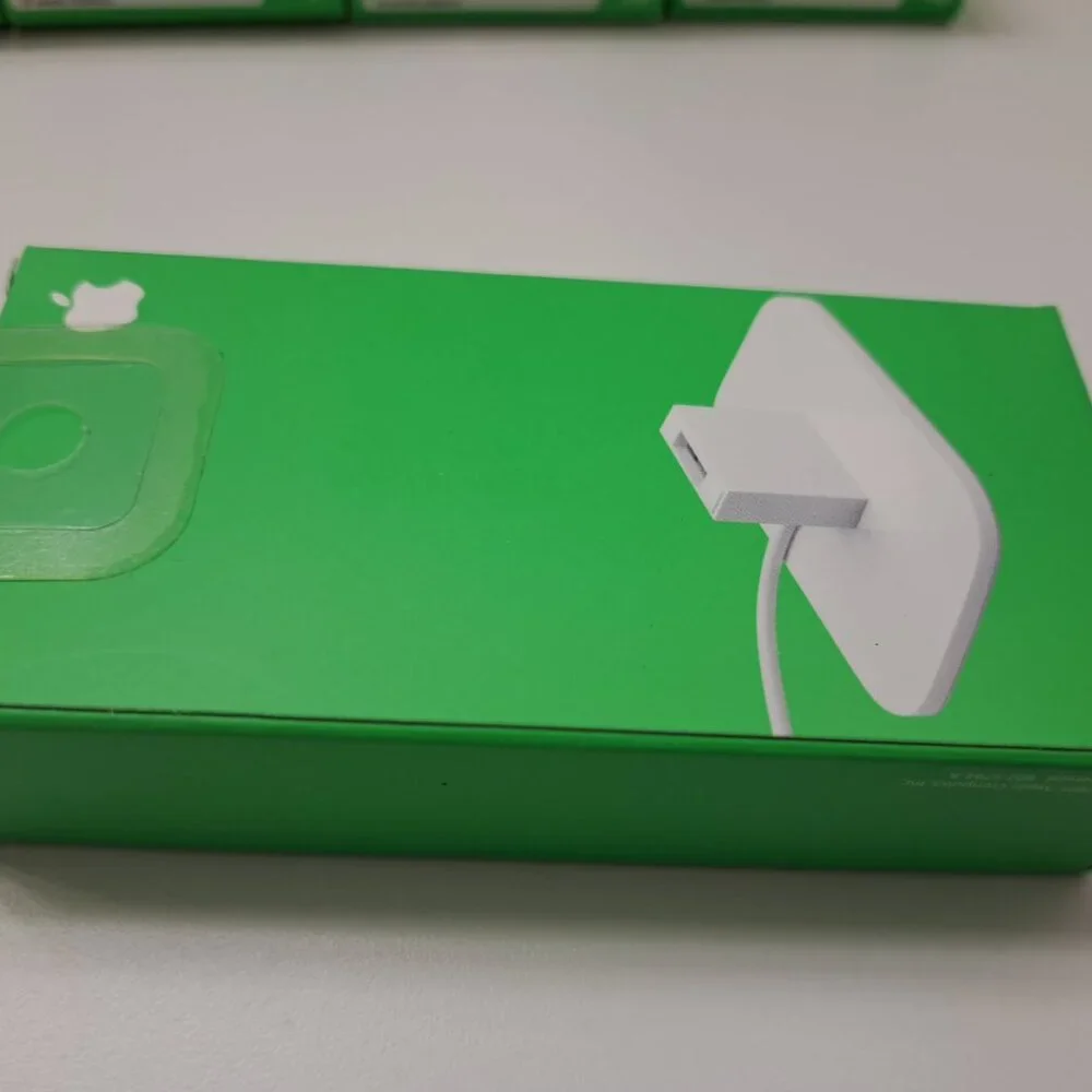 1X Sealed New Apple iPod shuffle Dock (for iPod shuffle 1st Generation)